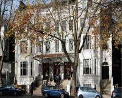 The actress earned degrees in drama and joined the Central School of Speech and Drama in London The actress earned degrees in drama and joined the Central School of Speech and Drama in London.
